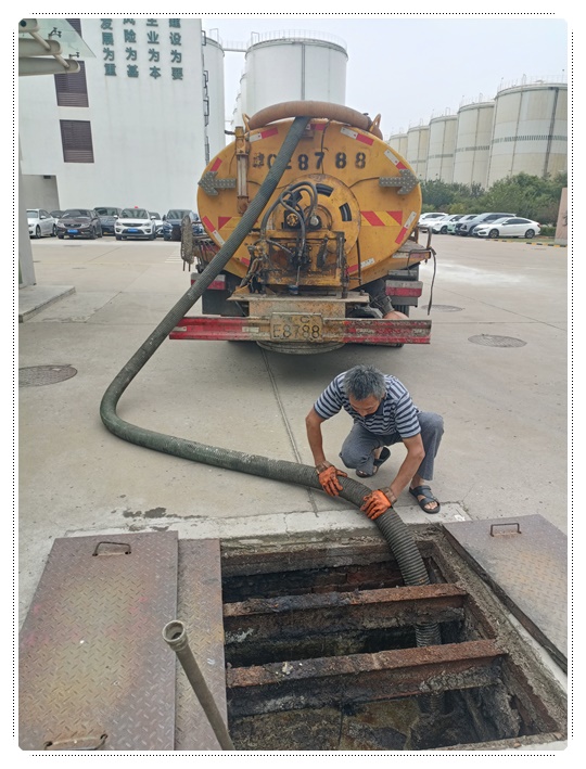 托喀依乡隔油池清掏