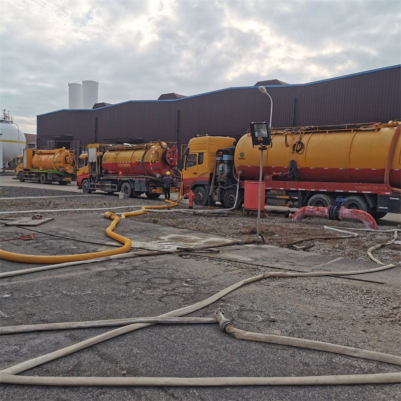 托喀依乡污水池清理