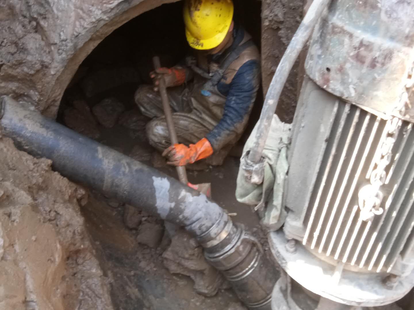 托喀依乡管道清淤