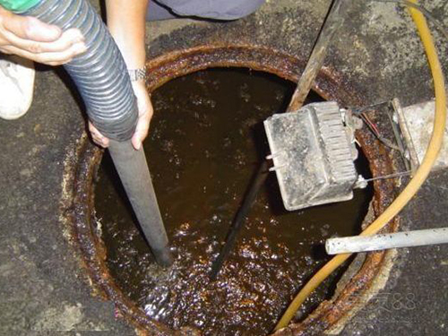 托喀依乡隔油池清理