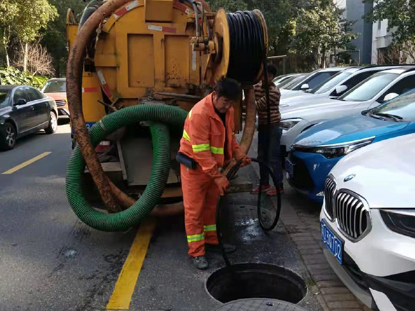 托喀依乡排污管道清淤