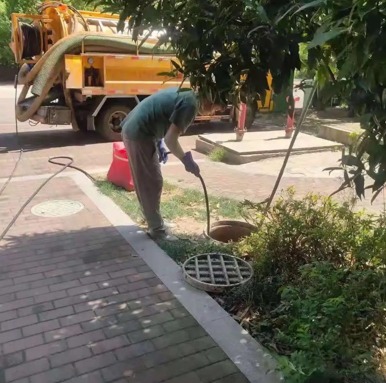 托喀依乡市政排污管道清淤疏通——专业团队，让您全程省心！